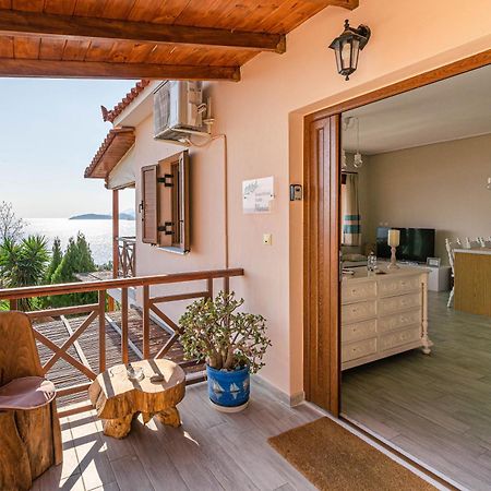 Paralio Astros Beachfront Suites زيروبيغادو المظهر الخارجي الصورة