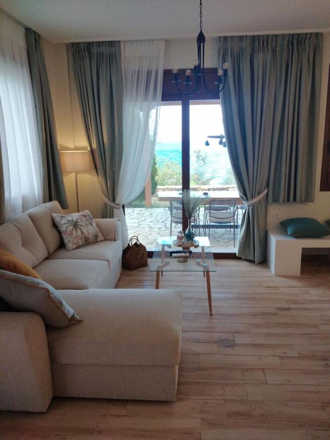 Paralio Astros Beachfront Suites زيروبيغادو المظهر الخارجي الصورة