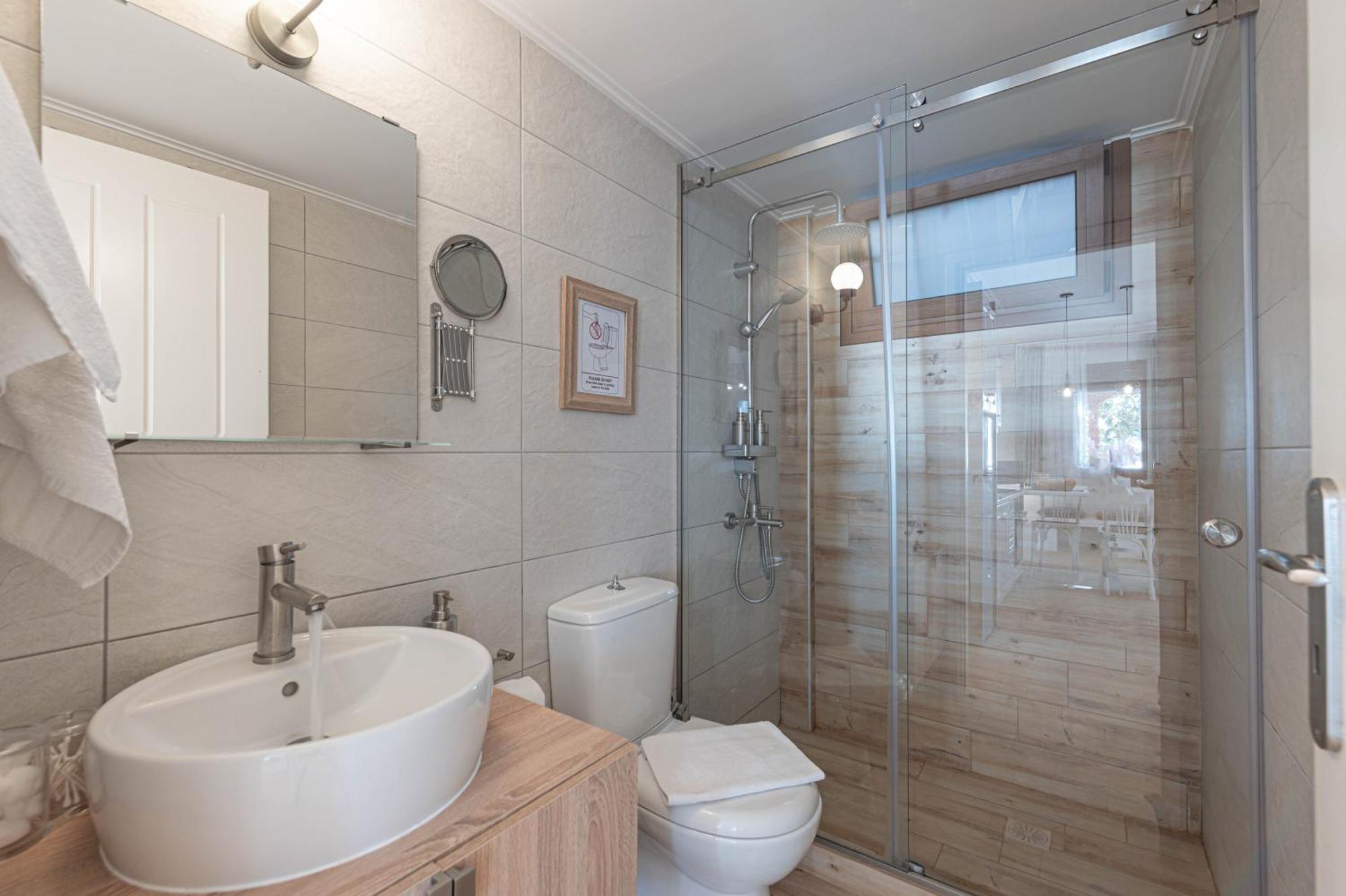 Paralio Astros Beachfront Suites زيروبيغادو المظهر الخارجي الصورة