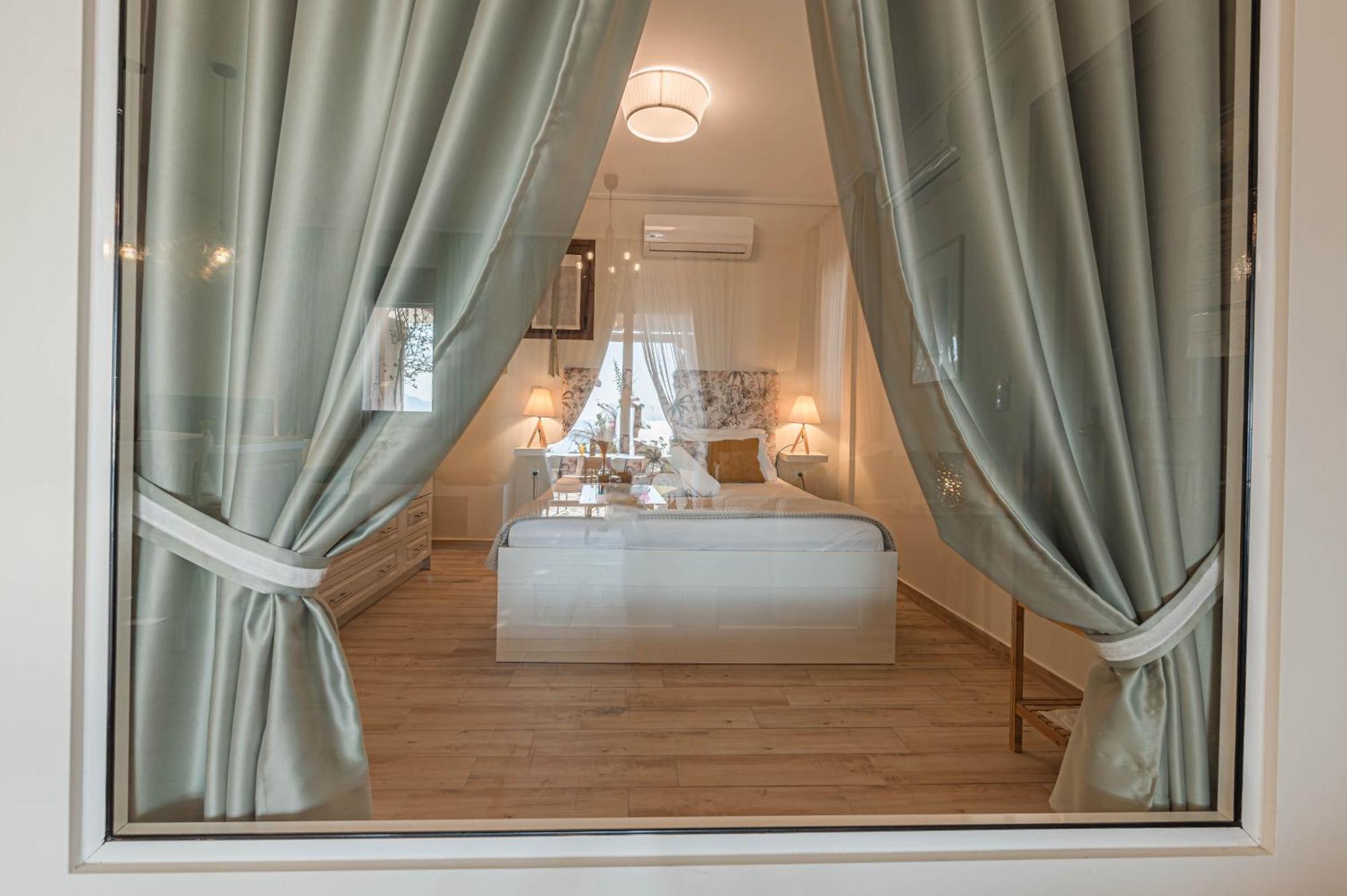 Paralio Astros Beachfront Suites زيروبيغادو المظهر الخارجي الصورة