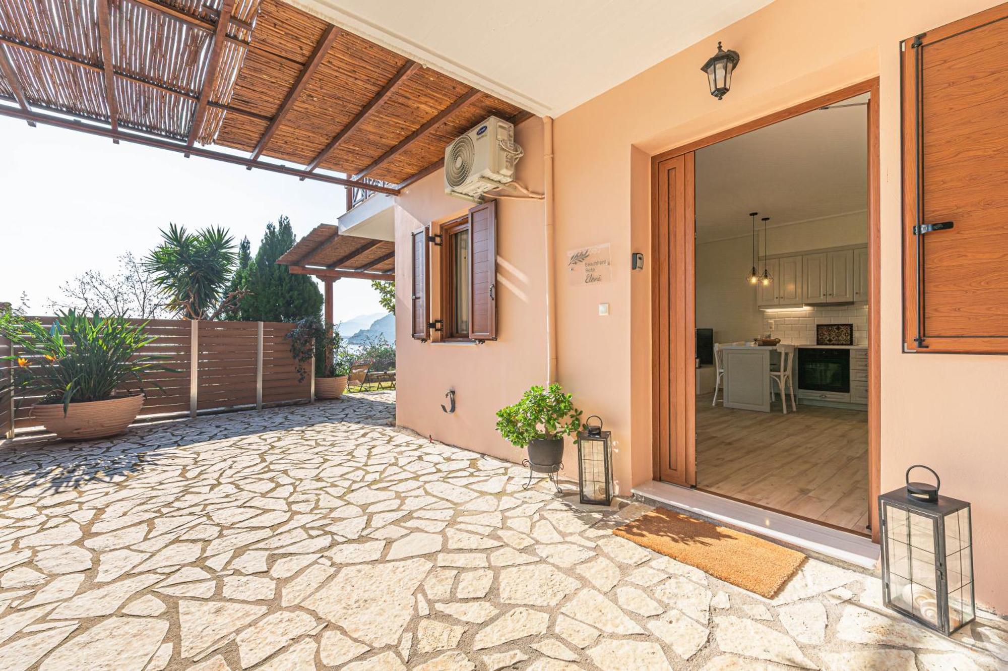 Paralio Astros Beachfront Suites زيروبيغادو المظهر الخارجي الصورة