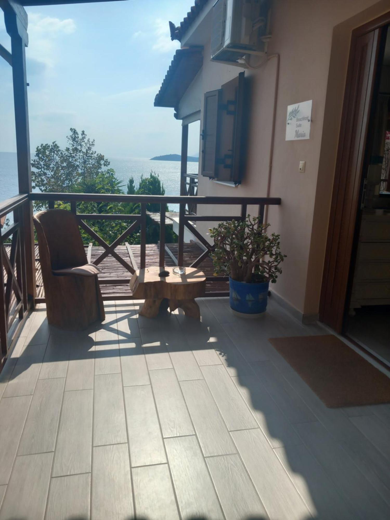 Paralio Astros Beachfront Suites زيروبيغادو الغرفة الصورة