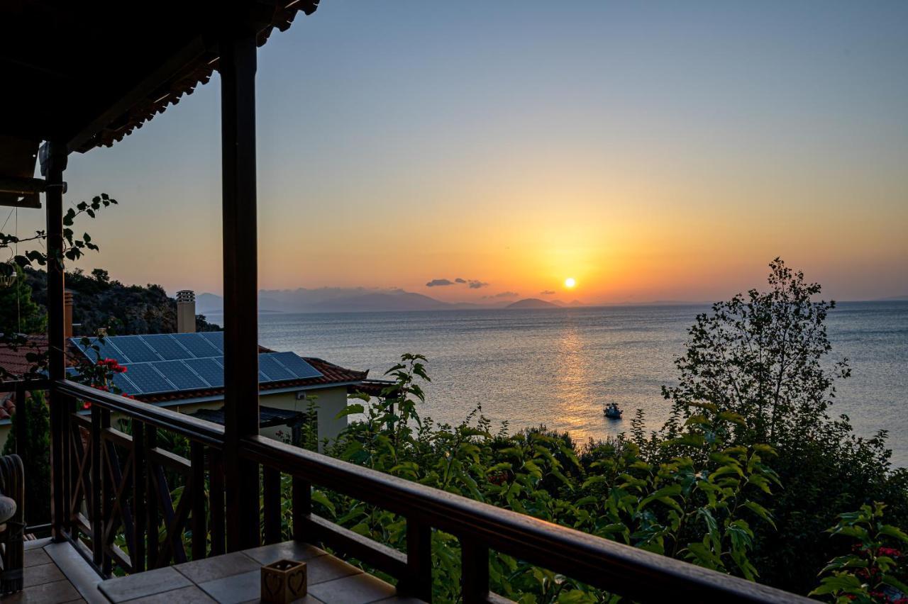 Paralio Astros Beachfront Suites زيروبيغادو المظهر الخارجي الصورة
